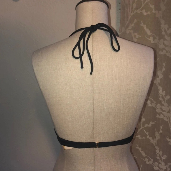 Victoria’s Secret Ruched Bikini Top 👙​​​​​​​​​​ - Picture 4 of 4